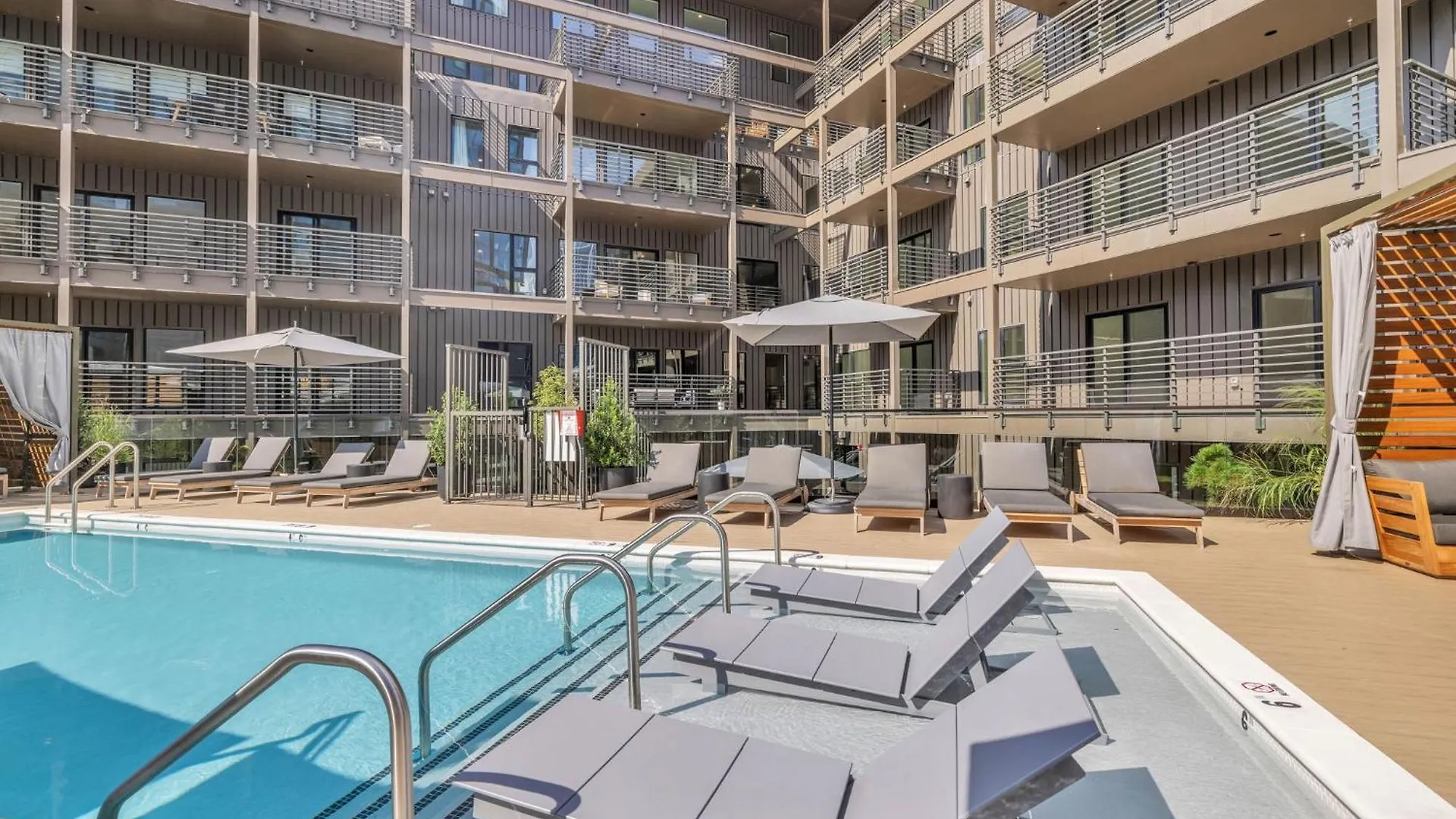 Broadway Girls In Downtown Nash, Walk To Broadway, Pool And Gym Apartment Nashville United States