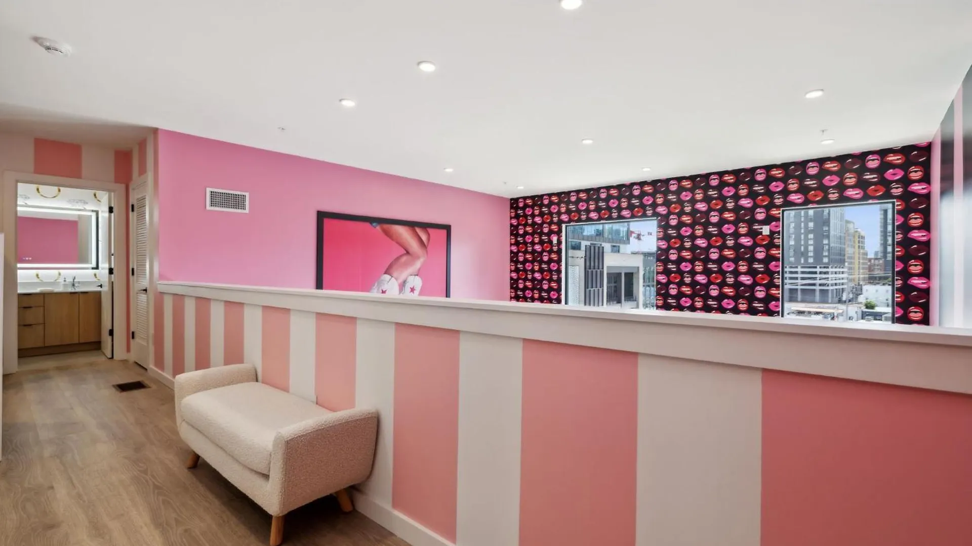 Broadway Girls In Downtown Nash, Walk To Broadway, Pool And Gym Apartment Nashville