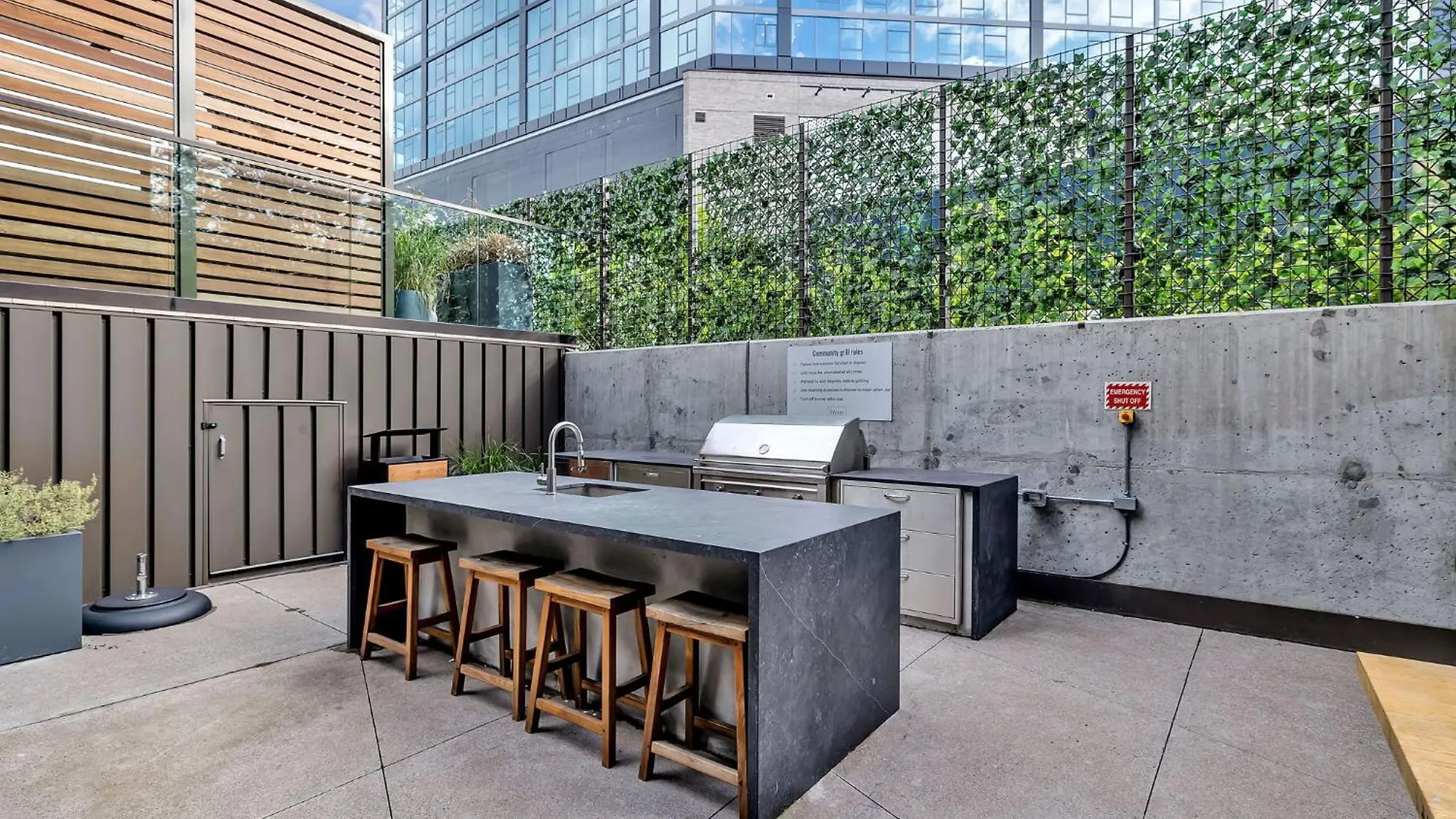 Broadway Girls In Downtown Nash, Walk To Broadway, Pool And Gym Apartment Nashville