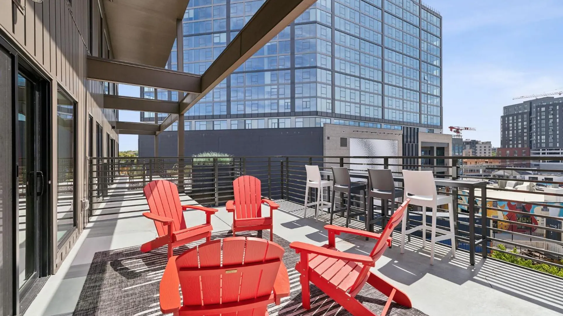 Broadway Girls In Downtown Nash, Walk To Broadway, Pool And Gym Apartment Nashville