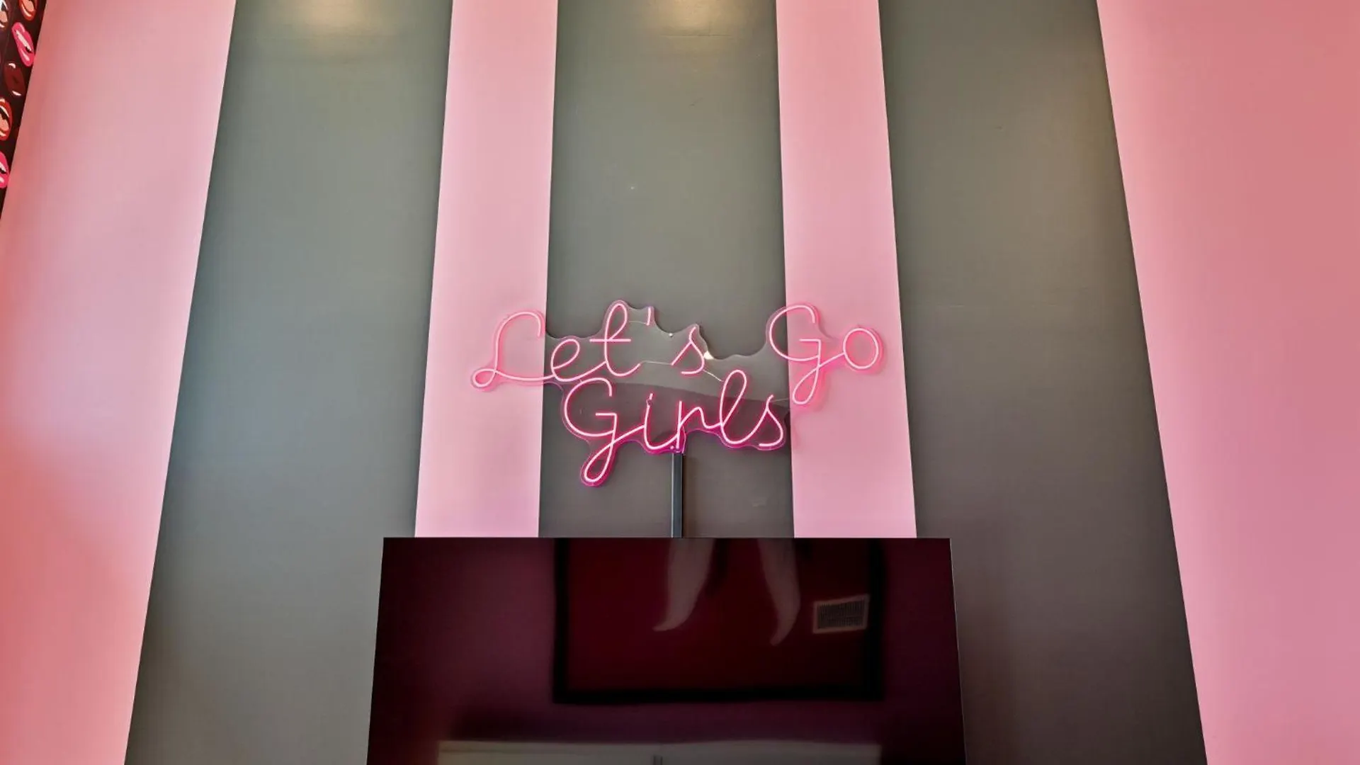 Broadway Girls In Downtown Nash, Walk To Broadway, Pool And Gym Apartment Nashville United States