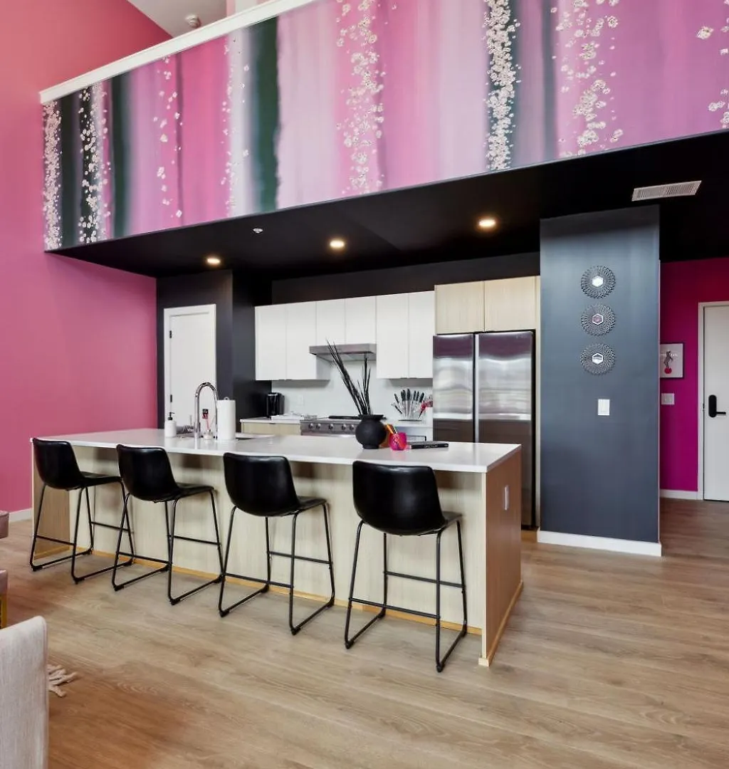 Broadway Girls In Downtown Nash, Walk To Broadway, Pool And Gym Apartment Nashville