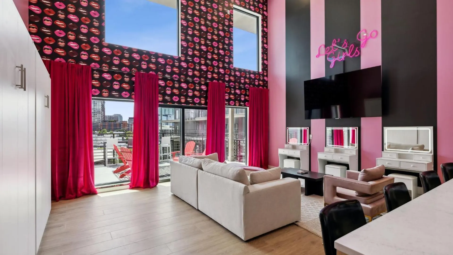 Broadway Girls In Downtown Nash, Walk To Broadway, Pool And Gym Apartment Nashville