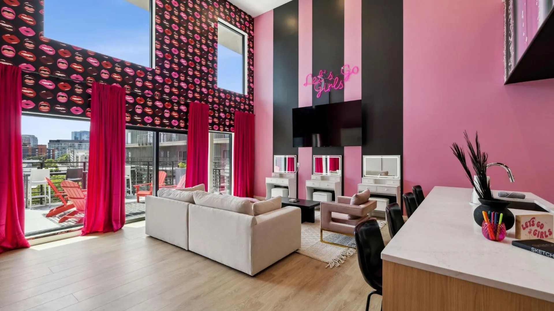 Broadway Girls In Downtown Nash, Walk To Broadway, Pool And Gym Apartment Nashville United States