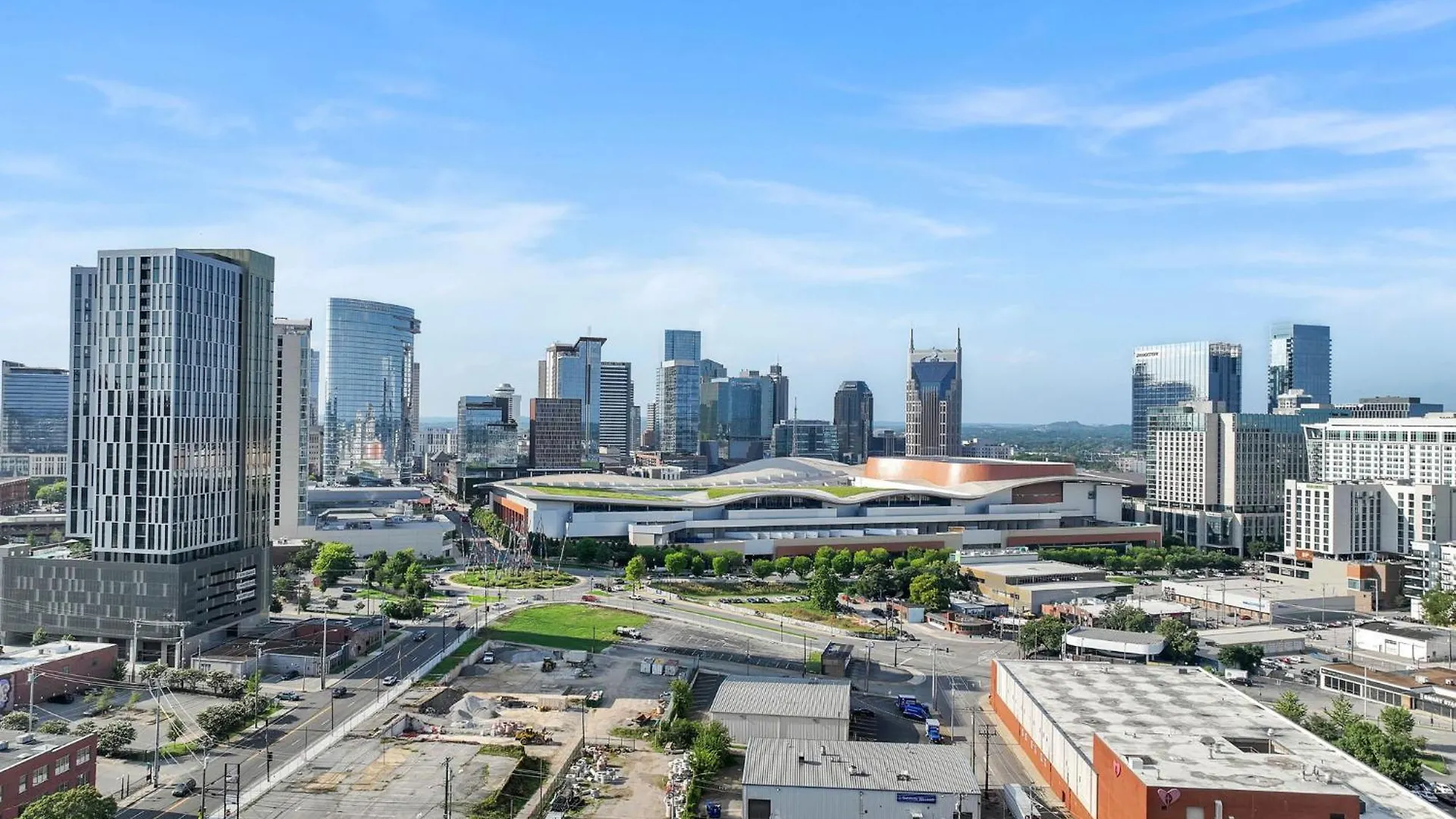 Broadway Girls In Downtown Nash, Walk To Broadway, Pool And Gym Apartment Nashville